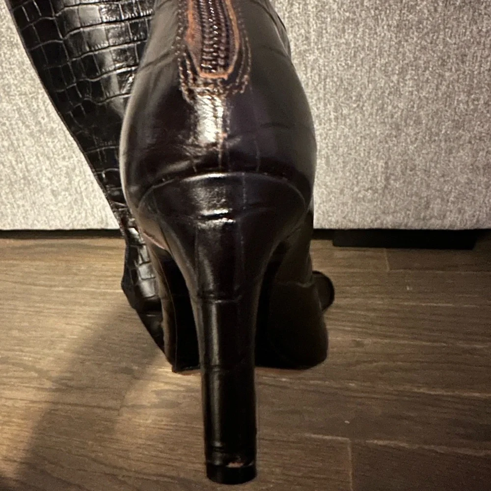 $1250 Dries Van Noten Brown Leather Croc Embossed Knee High Boots - Picture 8 of 9